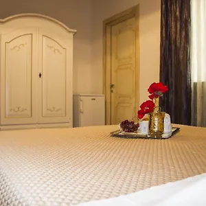 Vicolo Del Porto Bed & Breakfast LMP