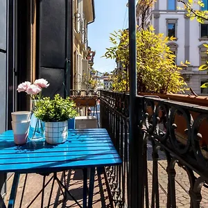  Apartment Joivy Charming With Terrace In The Very Heart Of Italy